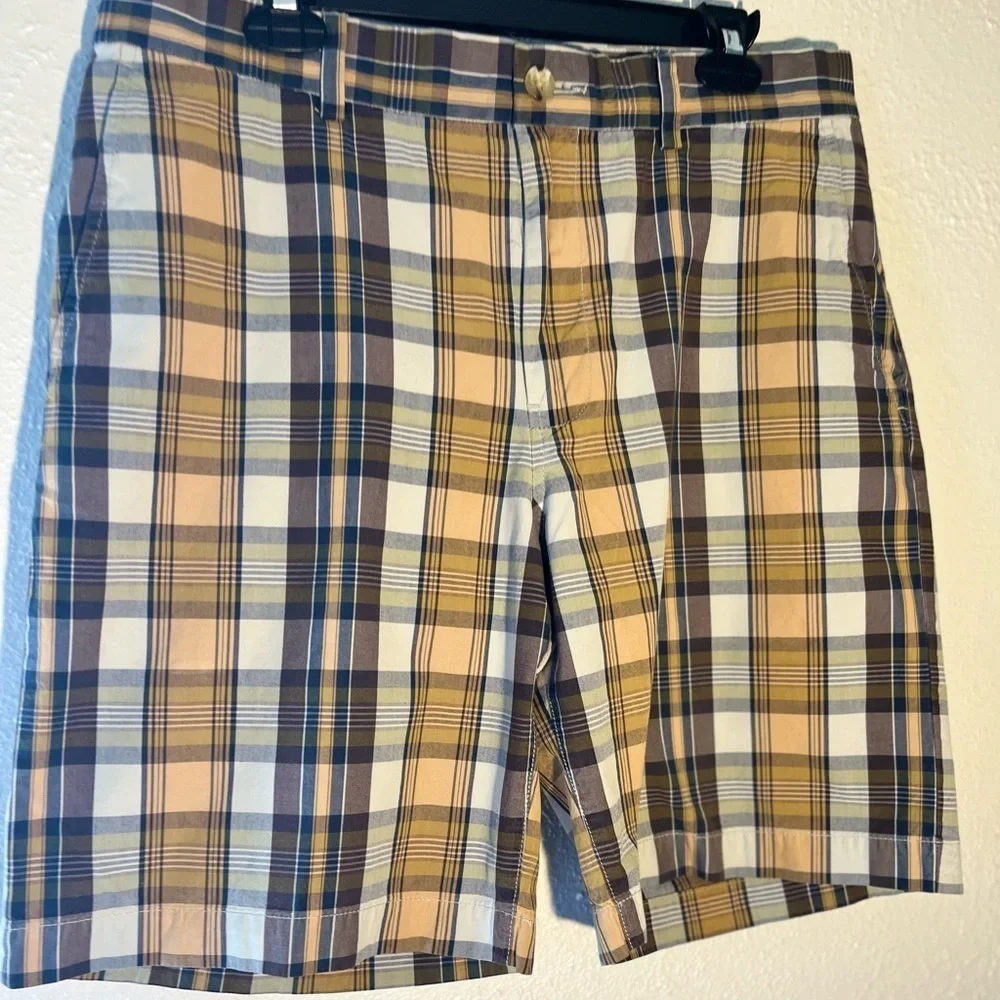 Banana Republic embrace classic